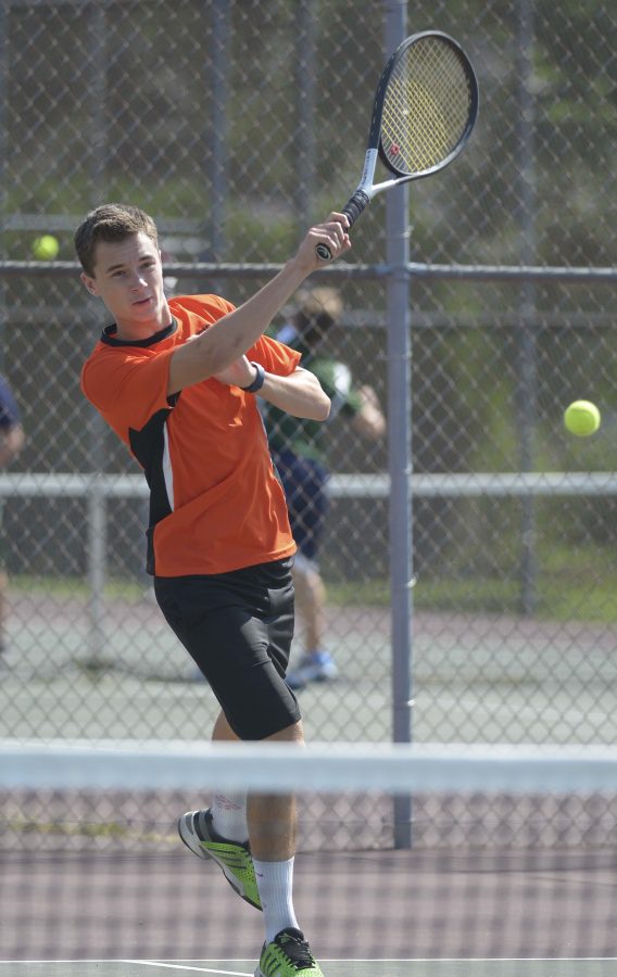 Boys tennis starts season with new coach, finishes undefeated