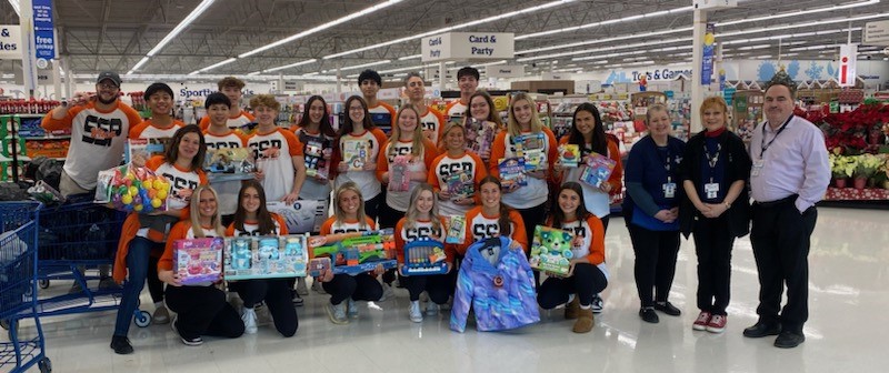 Students+shop+at+Meijer+for+Toys+for+Tots.+