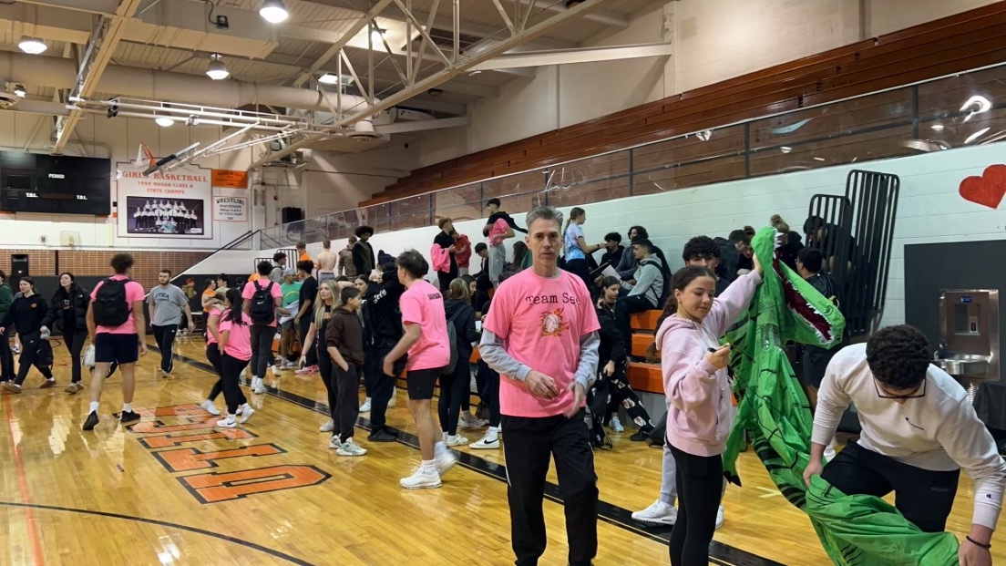 During fourth hour, student council and competitors in the fundraising tournament set up the volleyball nets before the games begin fifth hour, March 22..