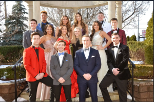 Seniors pose for a picture, in their prom attire. 