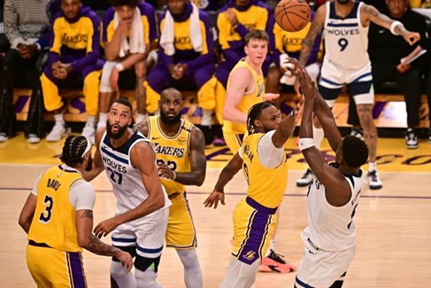 Picture of Bronny James' first NBA season game.