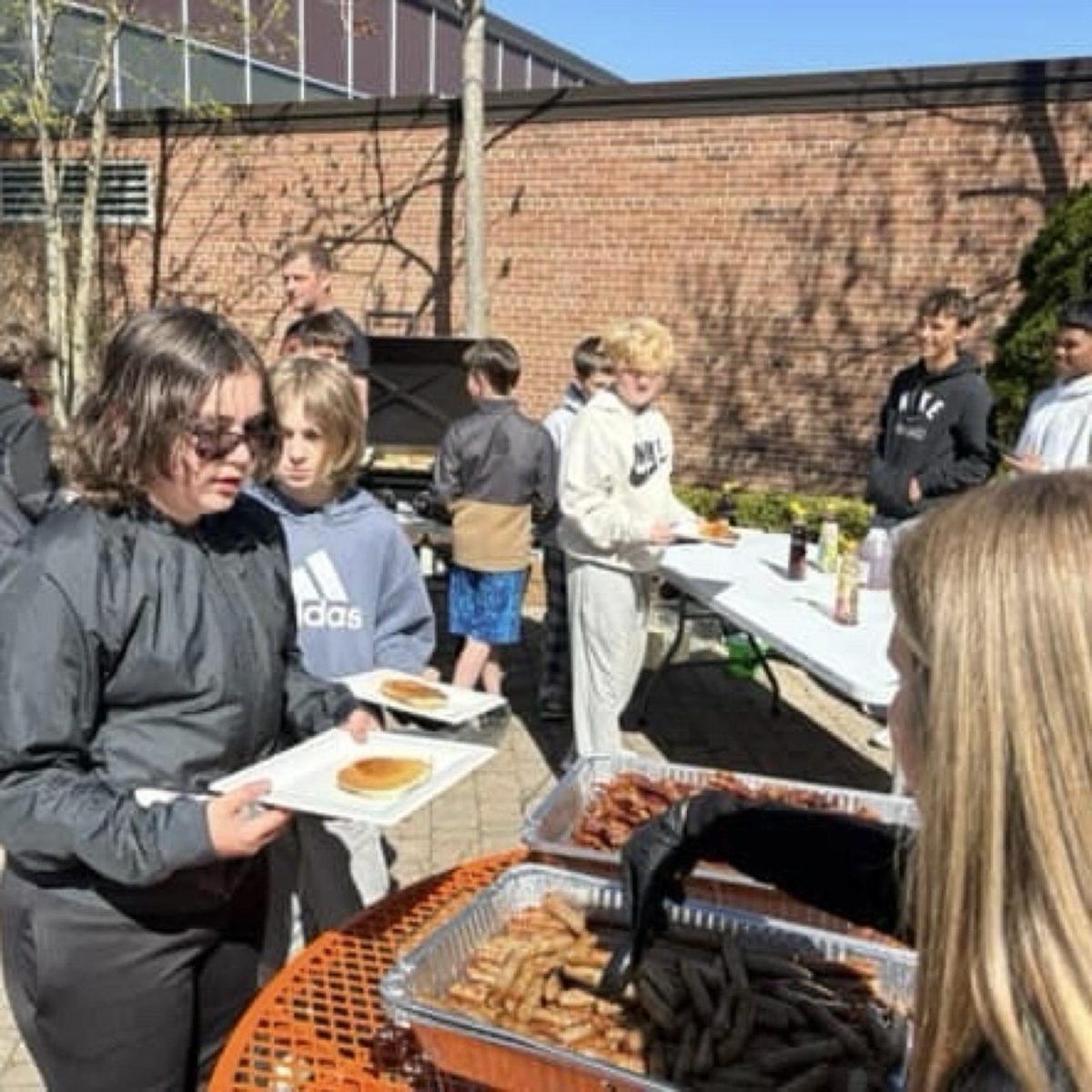 Photo of the Day #143!
Last Friday, the Utica Student Council hosted the Wiley Elementary 6th grade students breakfast in the courtyard.